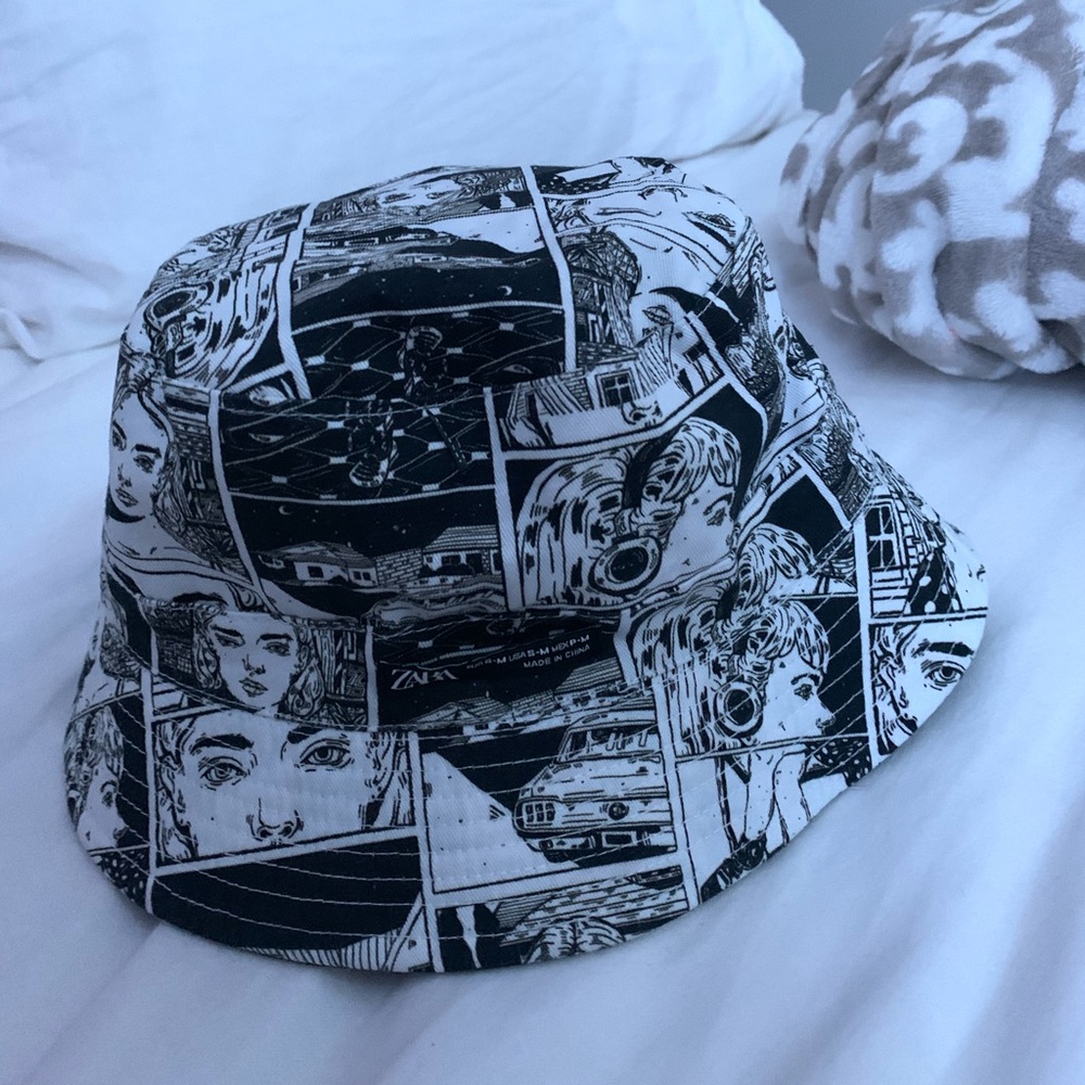 Reversible bucket hat